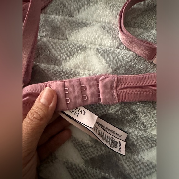 Beautiful rose/pink bra size 36c from Victoria secret light use no damage - Picture 5 of 5